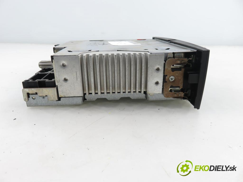 RENAULT SCENIC II (JM0/1_) MINIVAN 2008 78,00 1.5 dCi 106 - K9K 732 1461,00 RADIO 8200607918