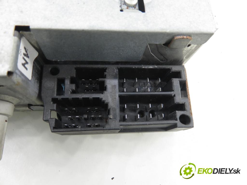 RENAULT MEGANE II Kombi (KM0/1_) KOMBI 2007 96,00 1.9 dCi 131 - F9Q 804 1870,00 RADIO 8200505114