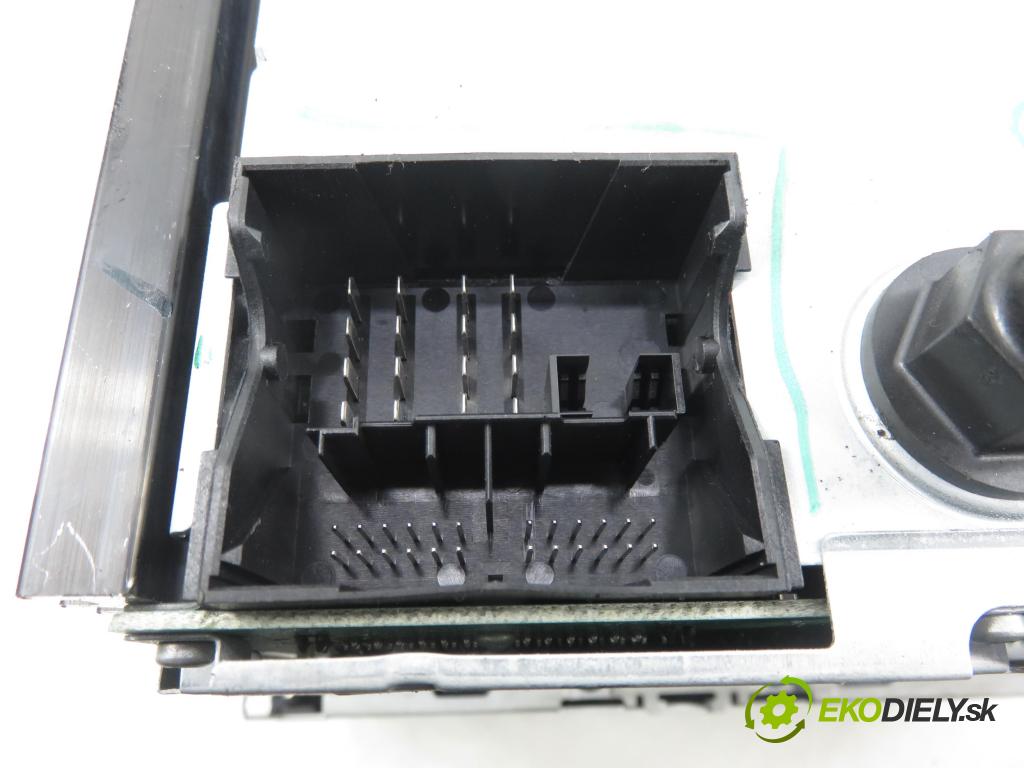 FORD FOCUS II (DA_, HCP) HB 2005 80,00 1.6 TDCi - G8DD 1560,00 RADIO CD 4M5T18C815AD