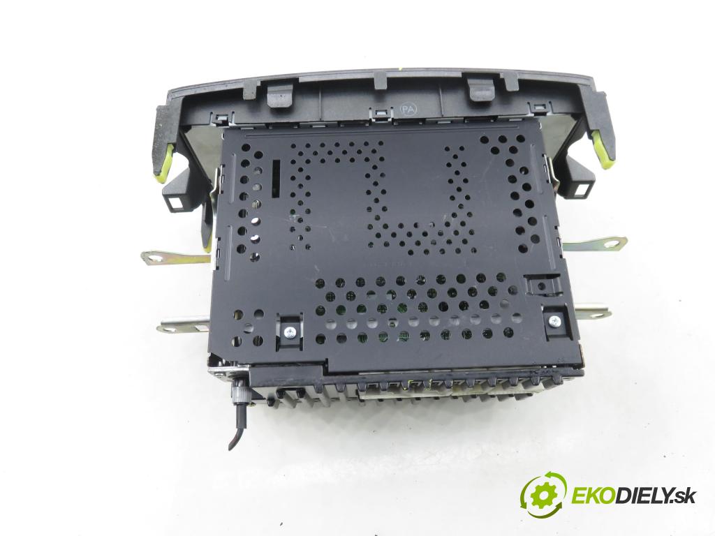 TOYOTA AURIS (_E15_) HB 2007 91,00 1.6 Dual-VVTi 124 - 1ZR-FE 1598,00 RADIO CD