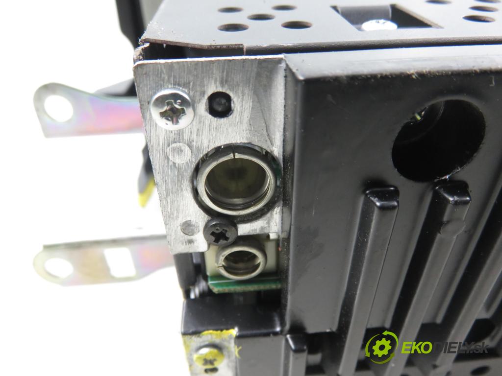 TOYOTA AURIS (_E15_) HB 2007 91,00 1.6 Dual-VVTi 124 - 1ZR-FE 1598,00 RADIO CD