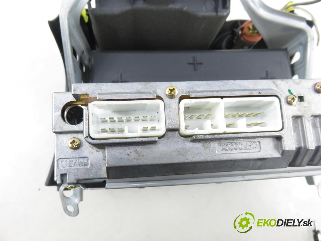 TOYOTA YARIS (_P1_) HB 2004 50,00 1.0 VVT- i 68 - 1SZ-FE 998,00 RADIO CD 861200D140 ; 566839