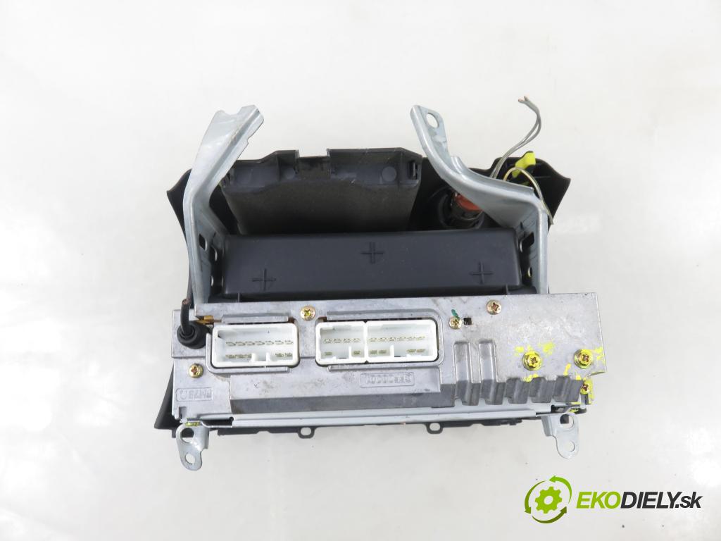 TOYOTA YARIS (_P1_) HB 2004 50,00 1.0 VVT- i 68 - 1SZ-FE 998,00 RADIO CD 861200D140 ; 566839