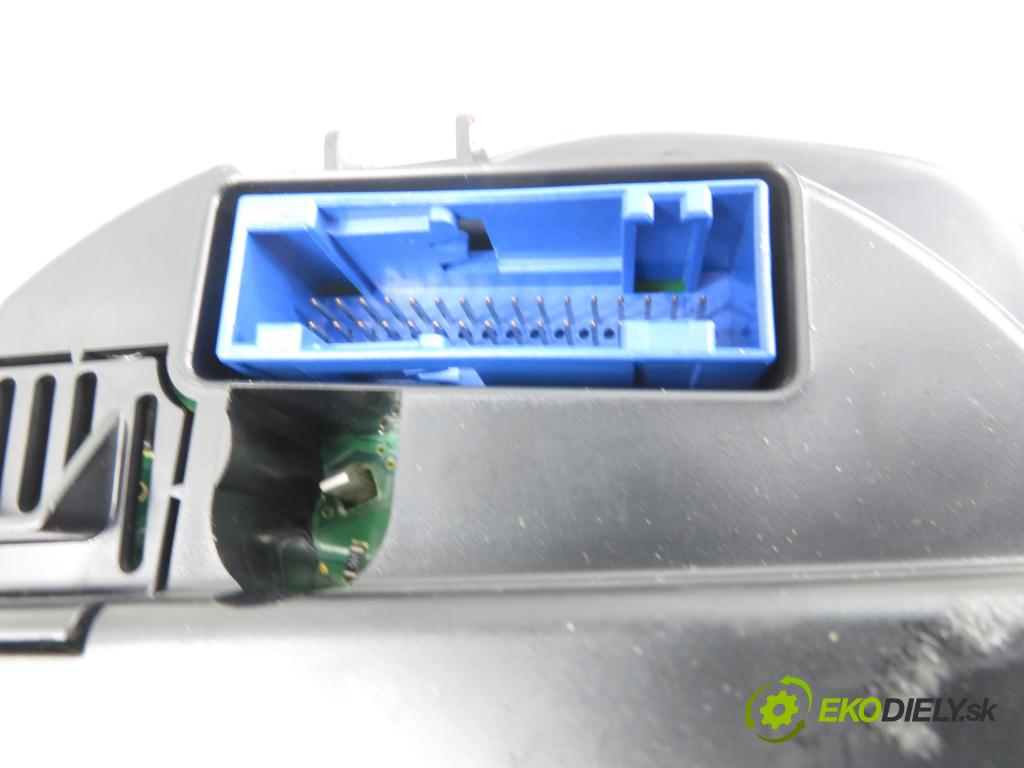 VW PASSAT B5.5 Variant (3B6) KOMBI 2002 96,00 1.9 TDI - AWX 1896,00 prístrojovka elektrický 3B0920827AX