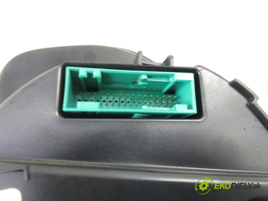 VW PASSAT B5.5 Variant (3B6) KOMBI 2002 96,00 1.9 TDI - AWX 1896,00 prístrojovka elektrický 3B0920827AX