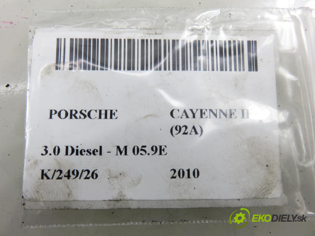 PORSCHE CAYENNE II (92A) SUV 2010 176,00 3.0 Diesel - M 05.9E 2967,00 držák pod chladiča 7P0121201F