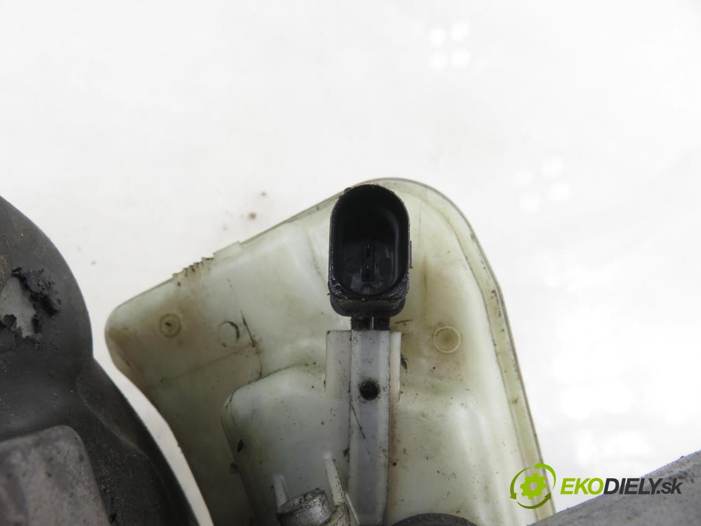 VW PASSAT B5.5 Variant (3B6) KOMBI 2002 96,00 1.9 TDI - AWX 1896,00 posilovač 3B0614105A (Servočerpadlo)