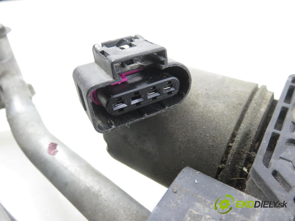 AUDI Q5 (8R) SUV 2010 176,00 3.0 TDI quattro - CCWA 2967,00 Motorček stieračov 8R1955023D ; 3397021187 ; 8R1955119A