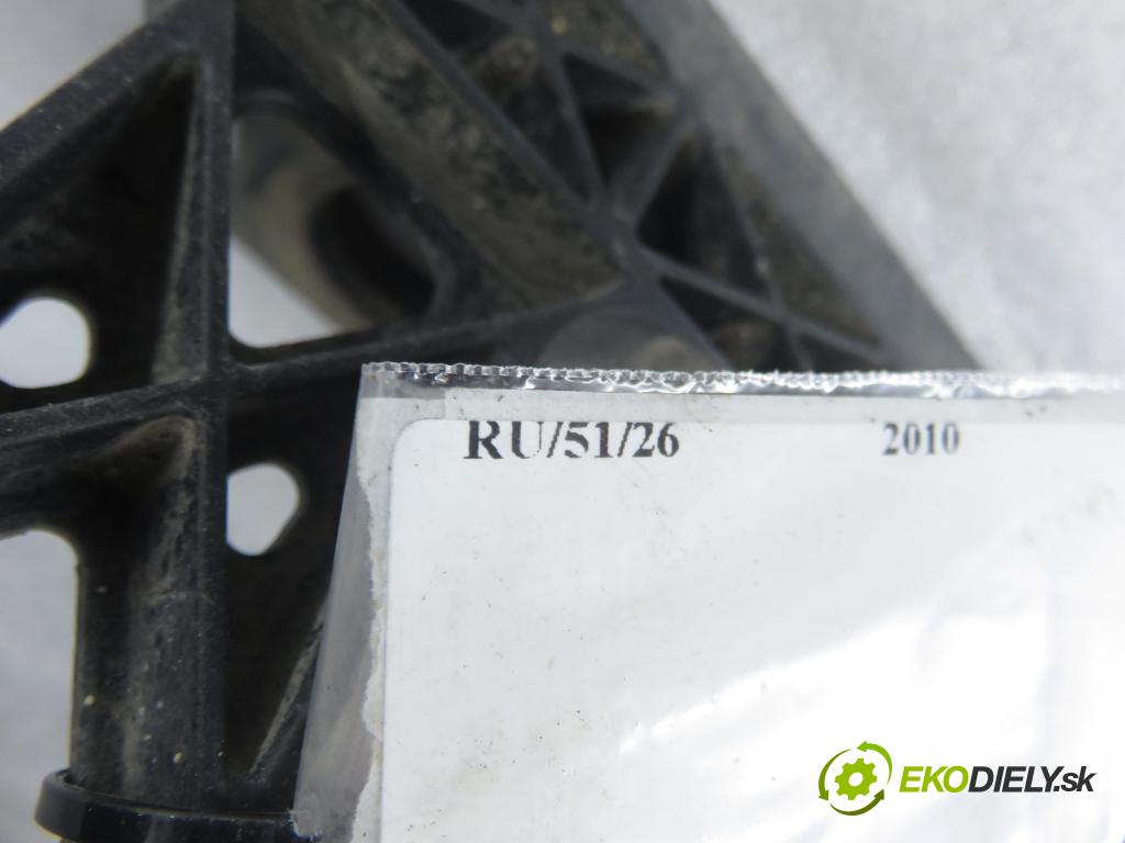 FORD FIESTA VI Van HB 2010 51,00 1.4 TDCi - KVJA 1399,00 držák přední část 8V51A16E146