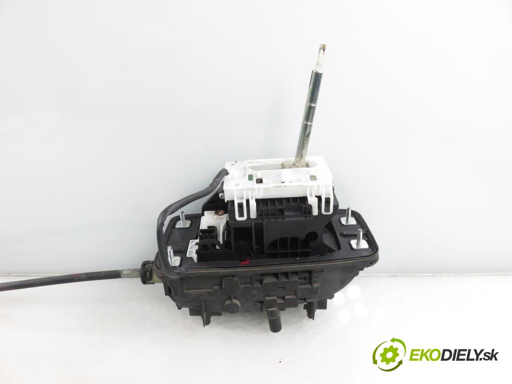 AUDI Q5 (8R) SUV 2010 176,00 3.0 TDI quattro - CCWA 2967,00 ZVEDÁK: 8R1713041F