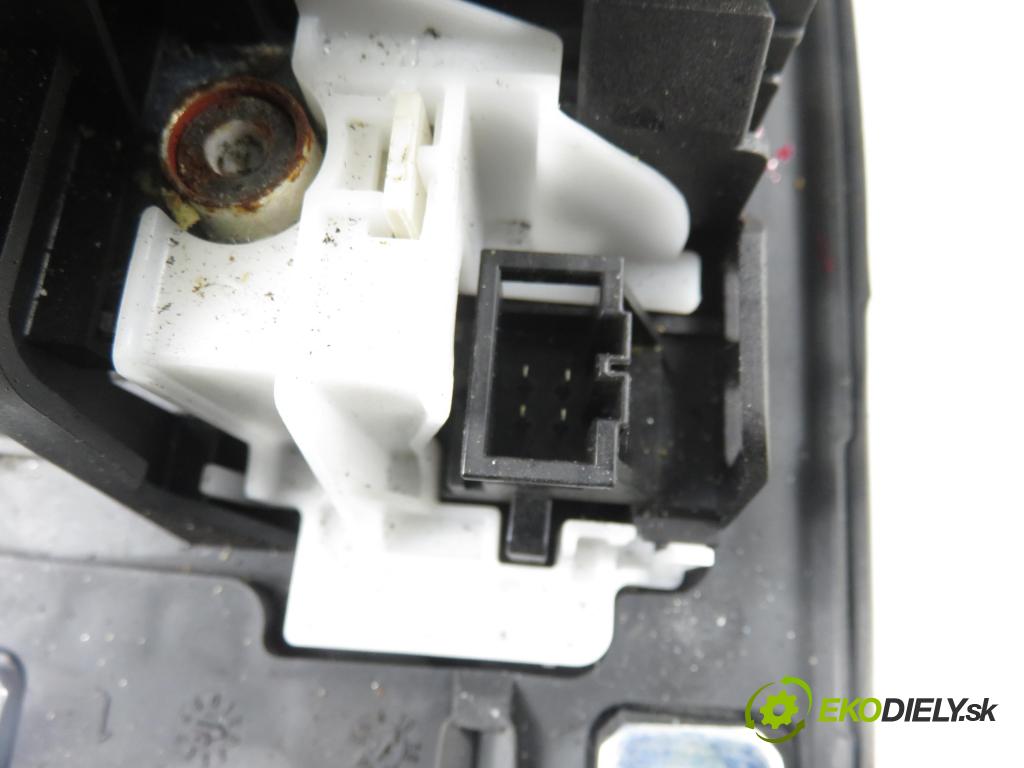 AUDI Q5 (8R) SUV 2010 176,00 3.0 TDI quattro - CCWA 2967,00 ZVEDÁK: 8R1713041F