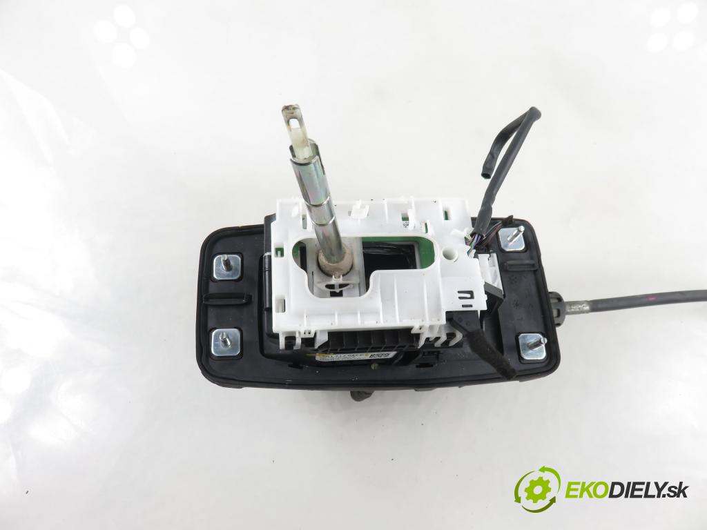 AUDI Q5 (8R) SUV 2010 176,00 3.0 TDI quattro - CCWA 2967,00 ZVEDÁK: 8R1713041F