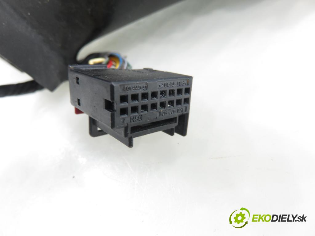 AUDI Q5 (8R) SUV 2010 176,00 3.0 TDI quattro - CCWA 2967,00 zpětné zrcátko