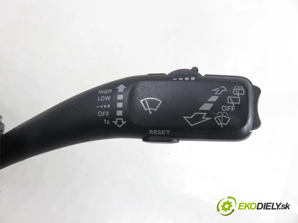 AUDI Q5 (8R) SUV 2010 176,00 3.0 TDI quattro - CCWA 2967,00 PAKA/ŘAZENÍ/SADA: 8K0953502BK