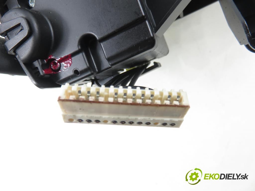 AUDI Q5 (8R) SUV 2010 176,00 3.0 TDI quattro - CCWA 2967,00 PAKA/ŘAZENÍ/SADA: 8K0953502BK