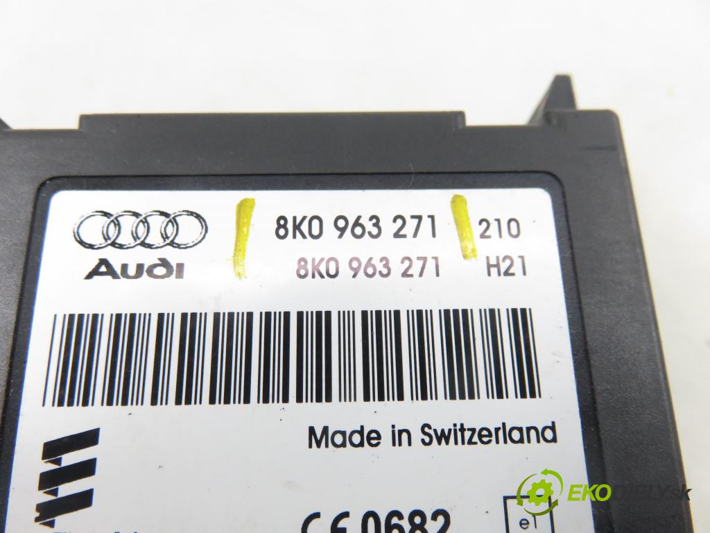 AUDI Q5 (8R) SUV 2010 176,00 3.0 TDI quattro - CCWA 2967,00 řídící jednotka Webasto 8K0963271