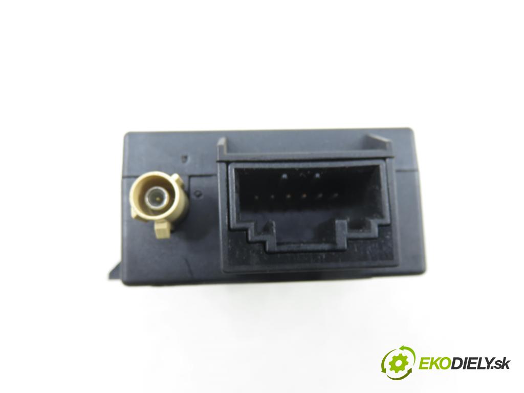 AUDI Q5 (8R) SUV 2010 176,00 3.0 TDI quattro - CCWA 2967,00 řídící jednotka Webasto 8K0963271