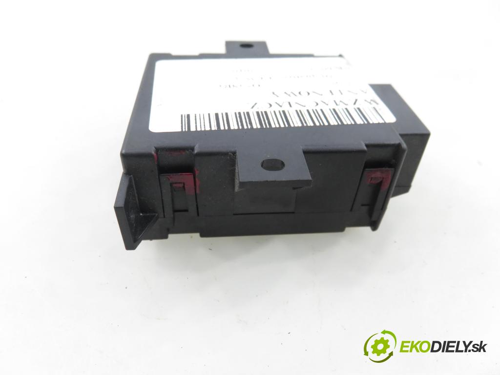 AUDI Q5 (8R) SUV 2010 176,00 3.0 TDI quattro - CCWA 2967,00 řídící jednotka Webasto 8K0963271