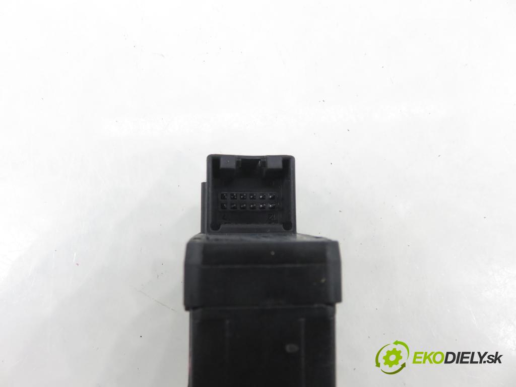 AUDI Q5 (8R) SUV 2010 176,00 3.0 TDI quattro - CCWA 2967,00 vypínač brzdy MANUÁL 8K1927225B