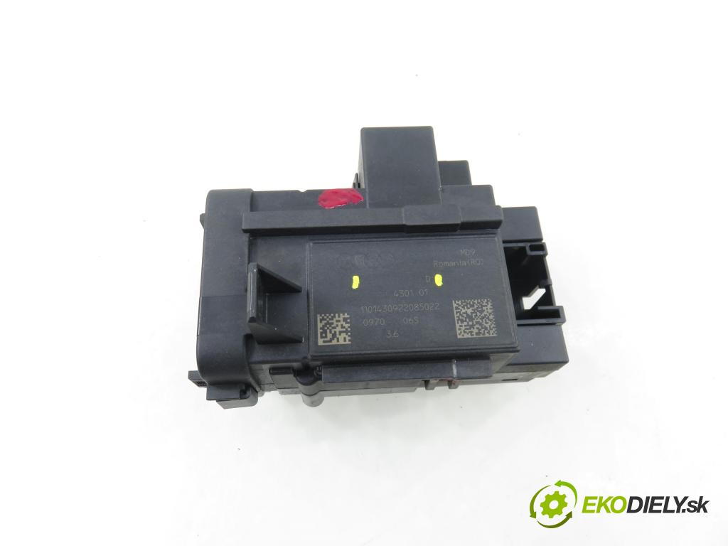 AUDI Q5 (8R) SUV 2010 176,00 3.0 TDI quattro - CCWA 2967,00 spínačka 8K0909131D (Spínací skříňka)