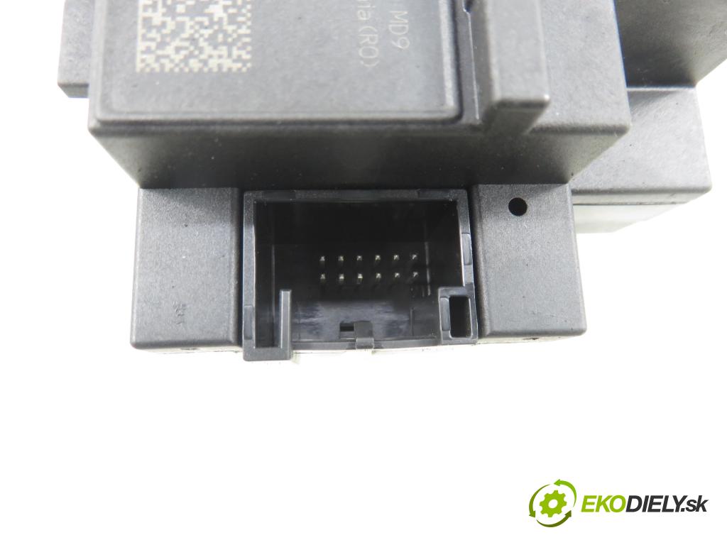 AUDI Q5 (8R) SUV 2010 176,00 3.0 TDI quattro - CCWA 2967,00 spínačka 8K0909131D (Spínací skříňka)