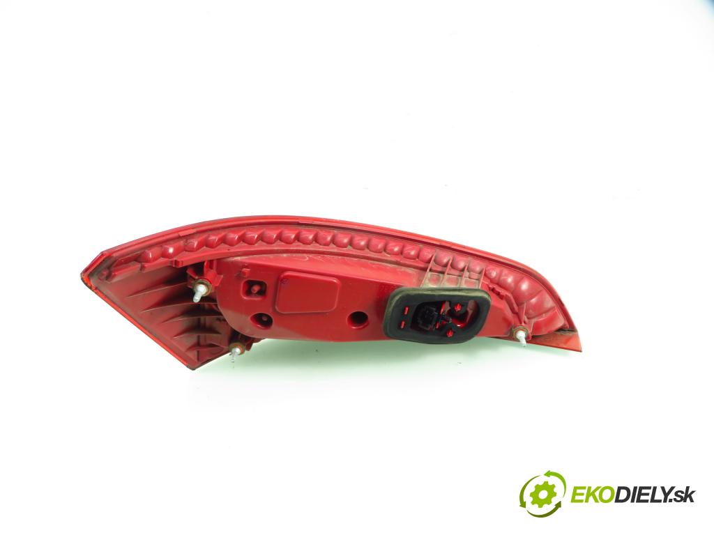 AUDI Q5 (8R) SUV 2010 176,00 3.0 TDI quattro - CCWA 2967,00 Svetlo pravé zadné kufor 8R0945094A