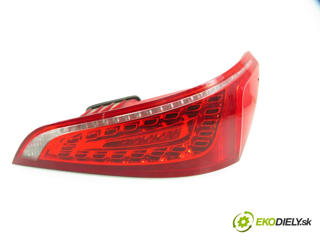 AUDI Q5 (8R) SUV 2010 176,00 3.0 TDI quattro - CCWA 2967,00 světlo pravé zadní kufr 8R0945094A