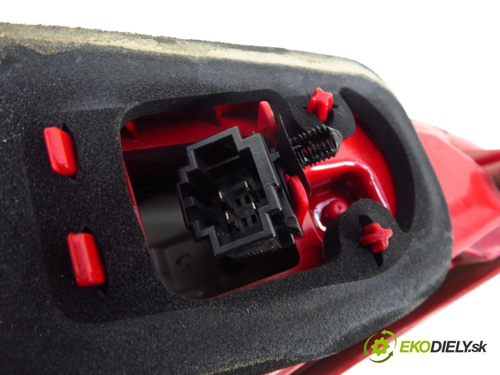 AUDI Q5 (8R) SUV 2010 176,00 3.0 TDI quattro - CCWA 2967,00 světlo pravé zadní kufr 8R0945094A