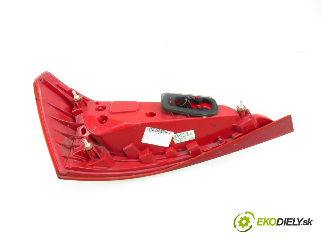 AUDI Q5 (8R) SUV 2010 176,00 3.0 TDI quattro - CCWA 2967,00 světlo pravé zadní kufr 8R0945094A