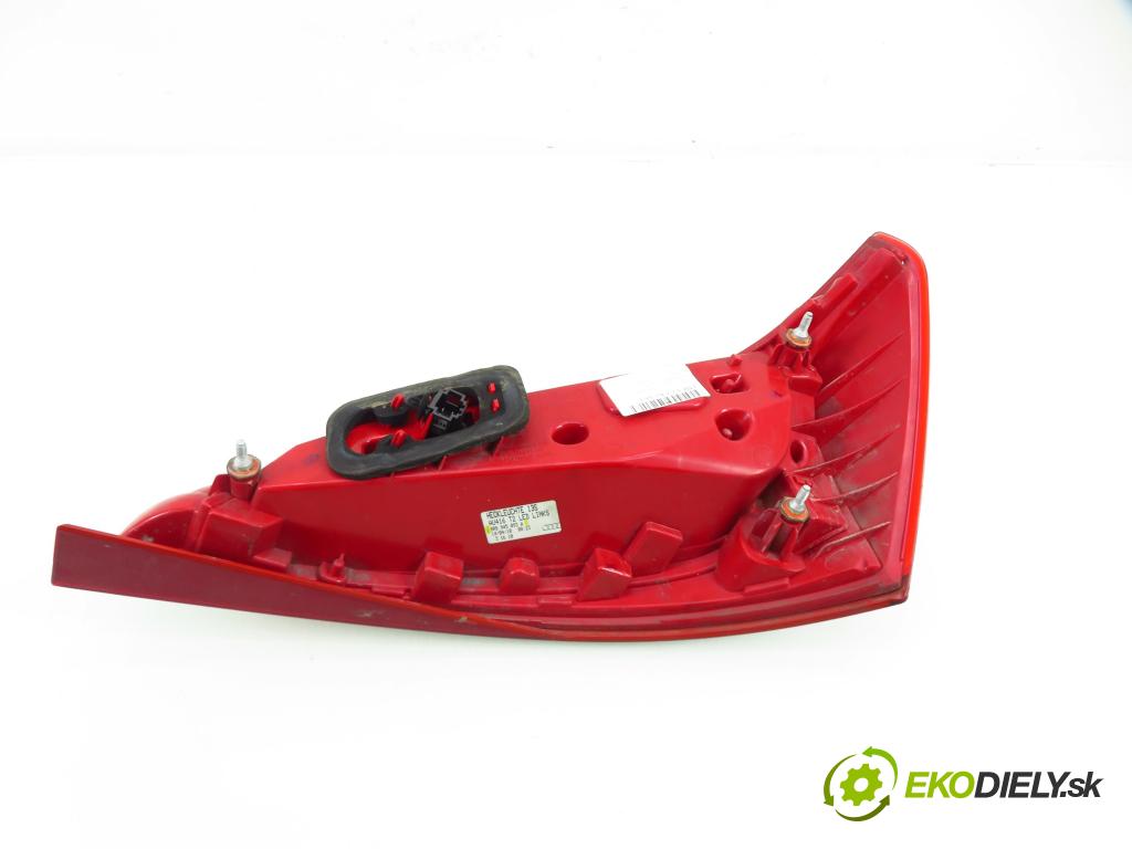 AUDI Q5 (8R) SUV 2010 176,00 3.0 TDI quattro - CCWA 2967,00 světlo levé zadní kufr 8R0945093A