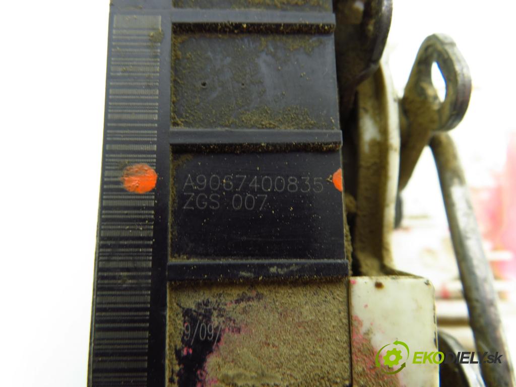 MERCEDES-BENZ SPRINTER 3,5-t Skrzynia (906) FURGON 2007 80,00 311 CDI (906.631, 906.633, 906.635, 906.637) - OM  2148,00 zámok dvierka A9067400835