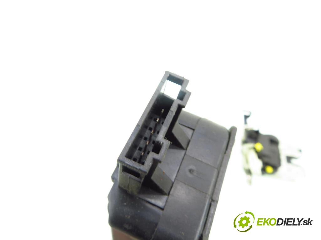 SKODA SUPERB II (3T4) LIFTBACK 2009 118,00 1.8 TSI - BZB 1798,00 zámok dveří kufr EL. 4F9827303A ; 8K9927505