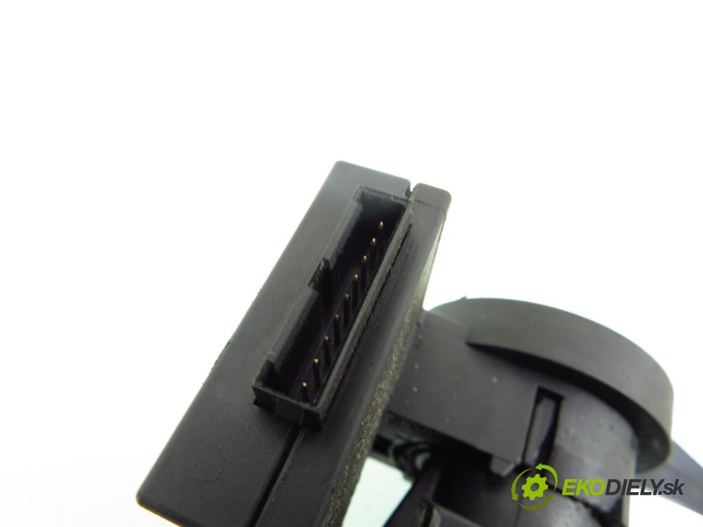 OPEL CORSA C (X01) HB 2002 55,00 1.7 DTI - Y 17 DT 1686,00 spínačka 24445098 ; 90589389 ; 90589389 (Spínací skříňka)