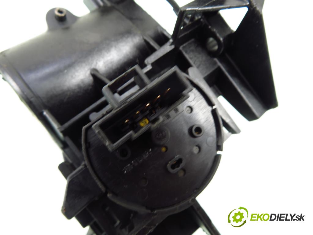 OPEL CORSA C (X01) HB 2002 55,00 1.7 DTI - Y 17 DT 1686,00 spínačka 24445098 ; 90589389 ; 90589389 (Spínací skříňka)