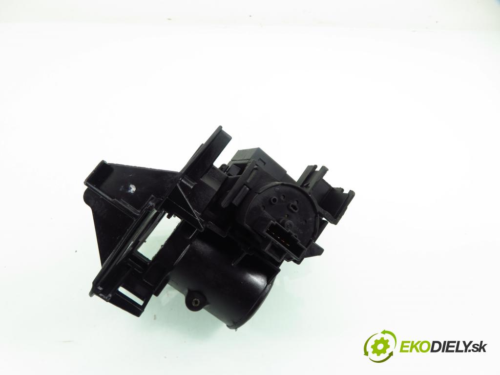OPEL CORSA C (X01) HB 2002 55,00 1.7 DTI - Y 17 DT 1686,00 spínačka 24445098 ; 90589389 ; 90589389 (Spínací skříňka)