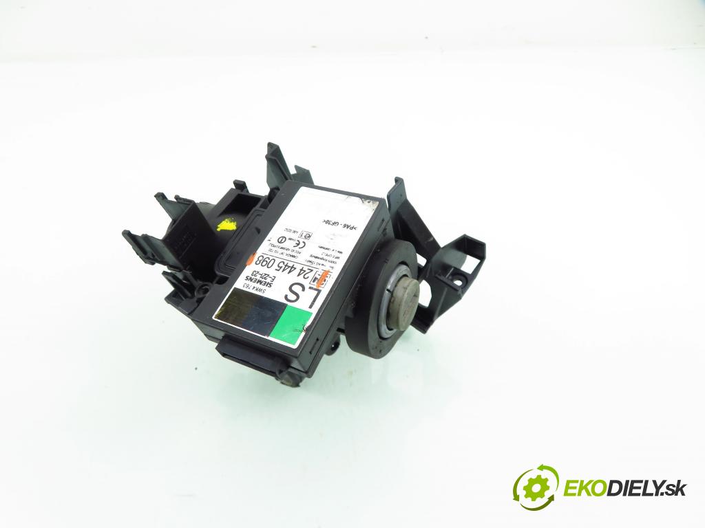 OPEL CORSA C (X01) HB 2002 55,00 1.7 DTI - Y 17 DT 1686,00 spínačka 24445098 ; 90589389 ; 90589389 (Spínací skříňka)