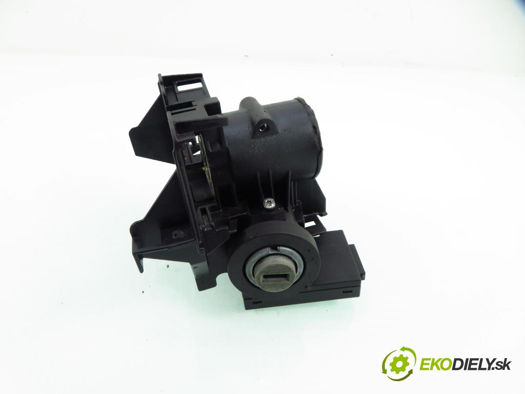 OPEL CORSA C (X01) HB 2002 55,00 1.7 DTI - Y 17 DT 1686,00 spínačka 24445098 ; 90589389 ; 90589389 (Spínací skříňka)