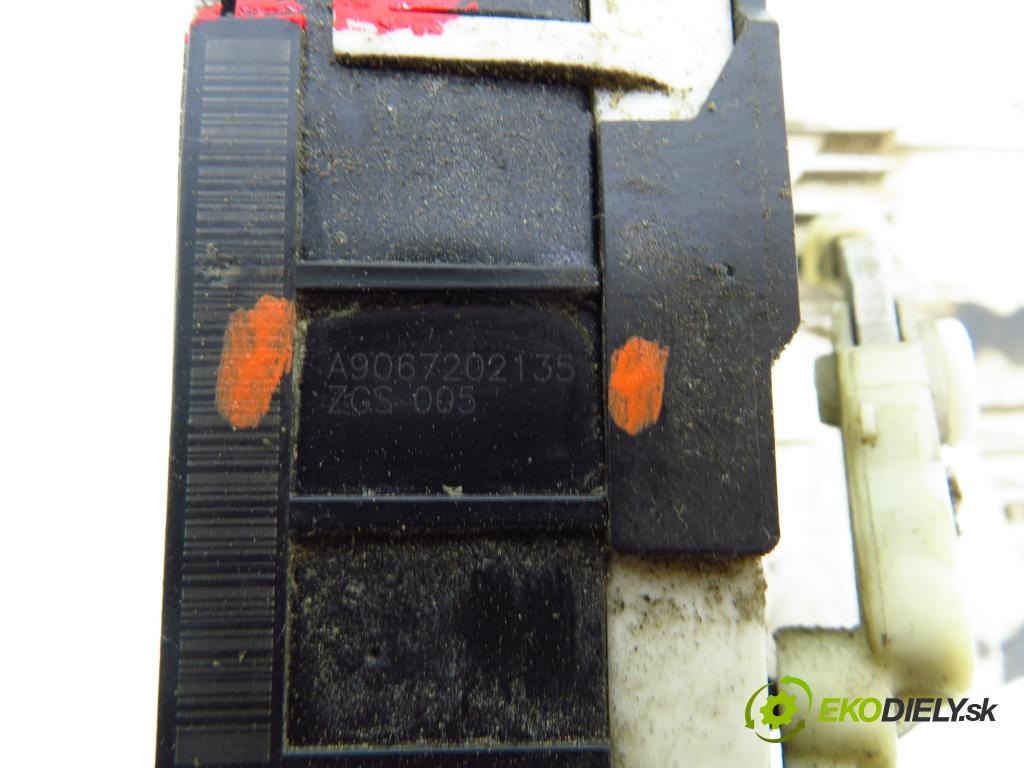 MERCEDES-BENZ SPRINTER 3,5-t Skrzynia (906) FURGON 2007 80,00 311 CDI (906.631, 906.633, 906.635, 906.637) - OM  2148,00 zámok A9067202135