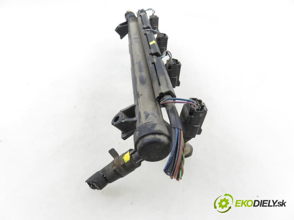 SEAT IBIZA III (6L1) HB 2003 55,00 1.4 16V - BBY 1390,00 lišta vstřikovací 3330A03574 ; 036906031M ; 036971824A (Vstřikovací lišta)