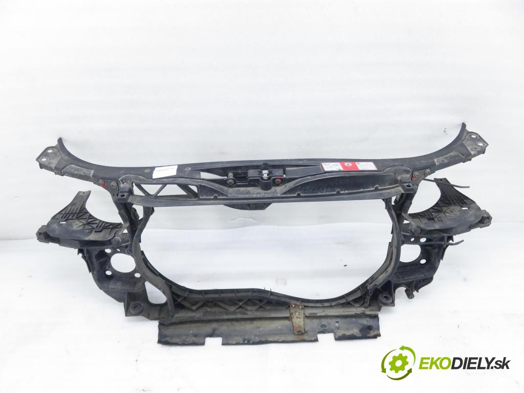 AUDI A4 (8E2, B6) SEDAN 2003 132,00 2.5 TDI V6 180 quattro - AKE 2496,00 držák přední část 8E0805594A