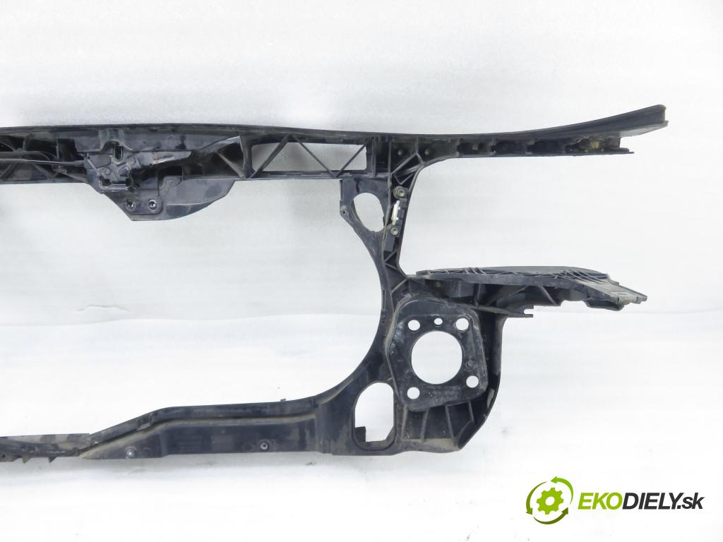 AUDI A4 (8E2, B6) SEDAN 2003 132,00 2.5 TDI V6 180 quattro - AKE 2496,00 držák přední část 8E0805594A