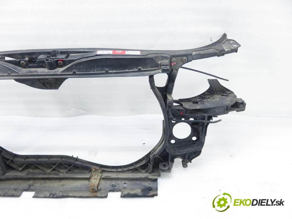 AUDI A4 (8E2, B6) SEDAN 2003 132,00 2.5 TDI V6 180 quattro - AKE 2496,00 držák přední část 8E0805594A