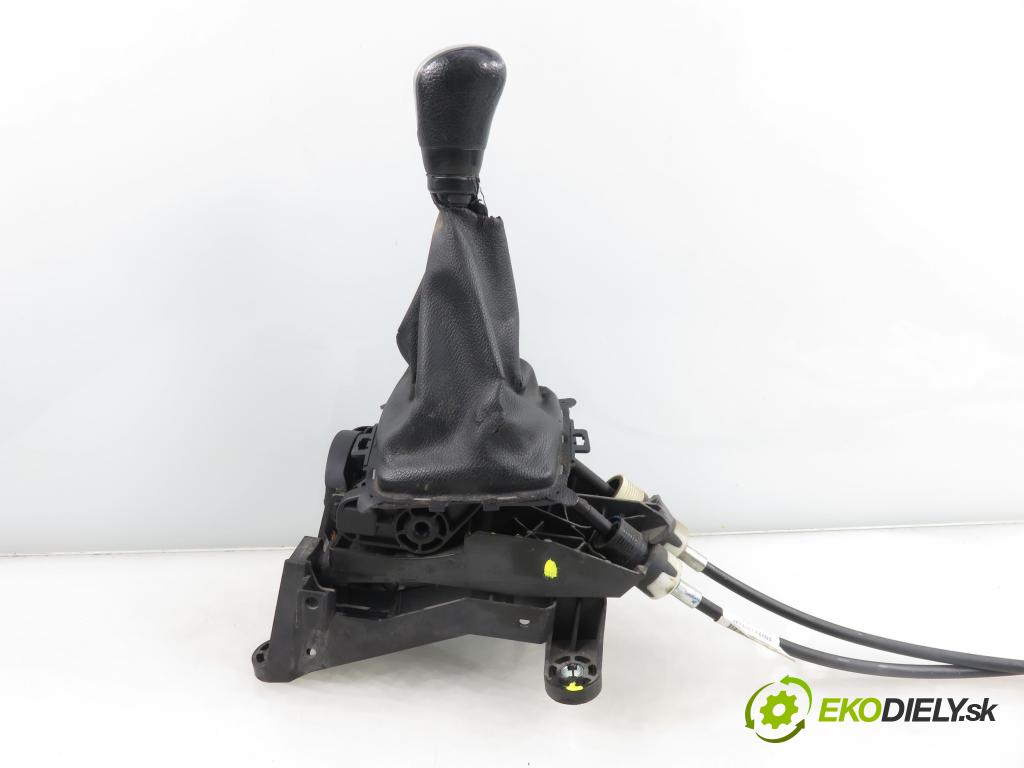 FORD FIESTA VI Van HB 2010 51,00 1.4 TDCi - KVJA 1399,00 ZVEDÁK: CA6R7C453MBA