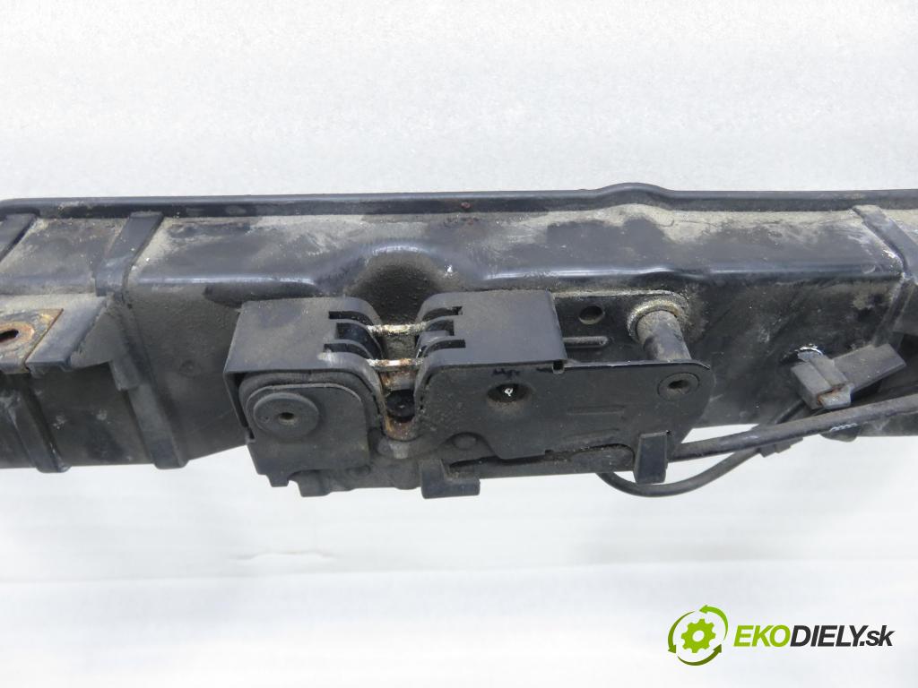 AUDI A5 (8T3) COUPE 2009 140,00 2.7 TDI - CGKA 2698,00 držák přední část 8K0805594J