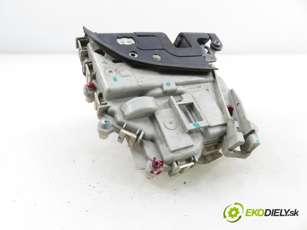 AUDI Q5 (8R) SUV 2010 176,00 3.0 TDI quattro - CCWA 2967,00 zámok 8J1837016C