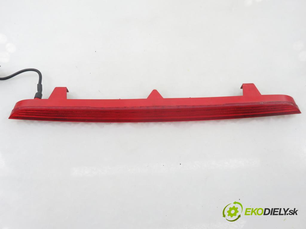 AUDI Q5 (8R) SUV 2010 176,00 3.0 TDI quattro - CCWA 2967,00 svetlo bŕzd 8R0945097