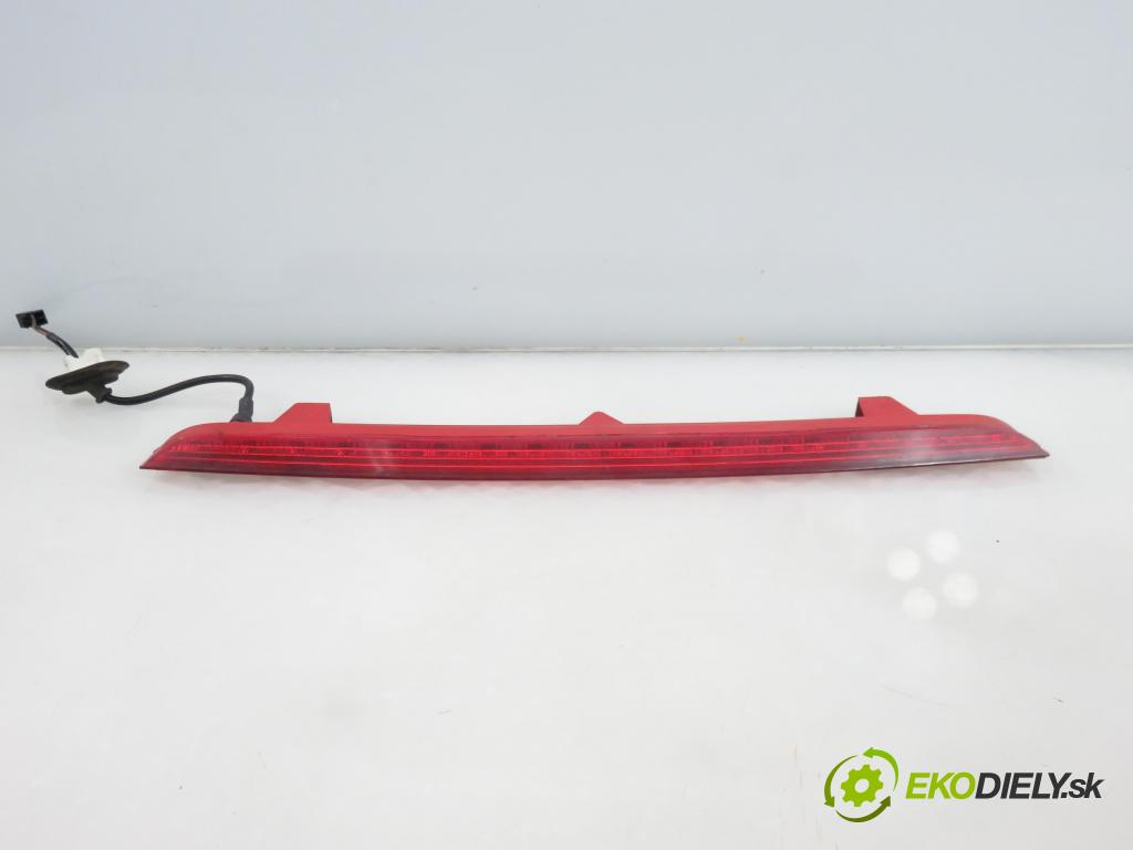 AUDI Q5 (8R) SUV 2010 176,00 3.0 TDI quattro - CCWA 2967,00 svetlo bŕzd 8R0945097