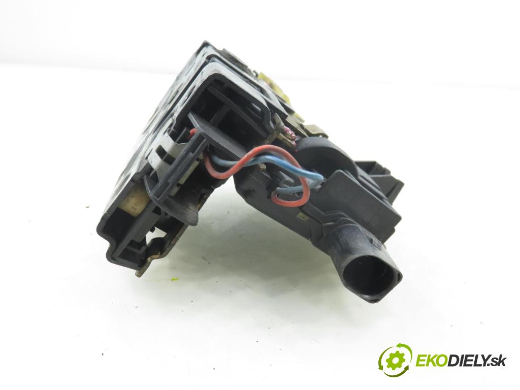 SKODA OCTAVIA I (1U2) LIFTBACK 2000 66,00 1.9 TDI 90- AGR 1896,00 zámok 3B4839115A