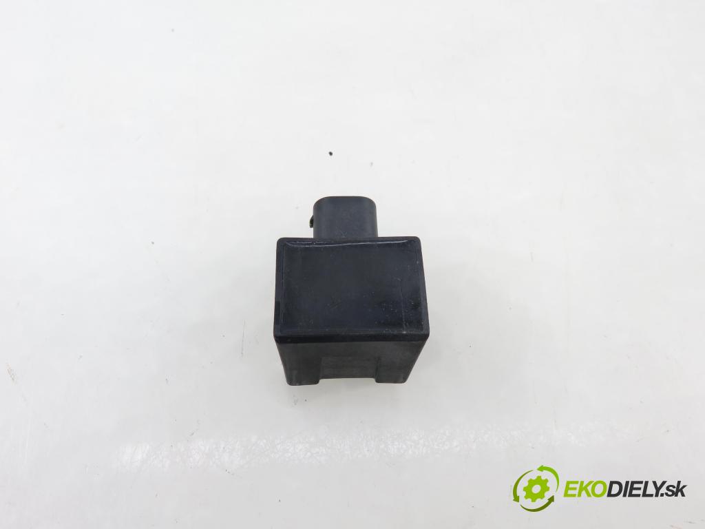 VW GOLF IV (1J1) HB 2001 66,00 1.9 TDI 90 - ALH 1896,00 snímač ESP 1J0907651A ; 10098001161 ; 0976103101