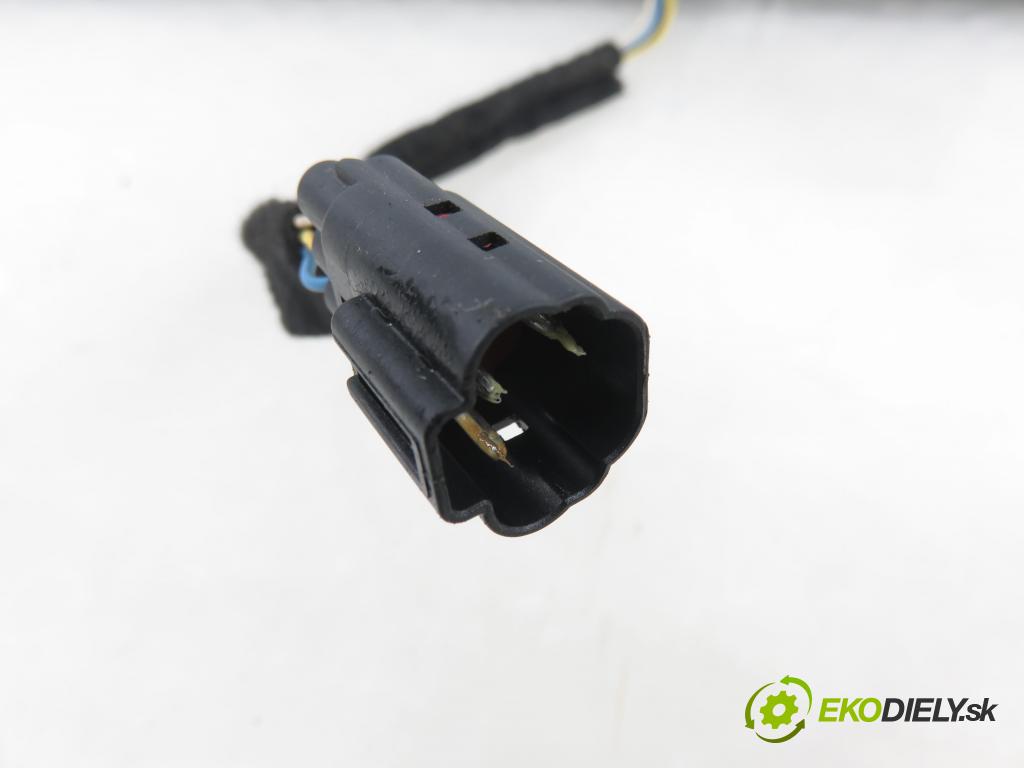 FORD FIESTA VI Van HB 2010 51,00 1.4 TDCi - KVJA 1399,00 zadní část - čelo dveří kufr 8A61A43404BHW